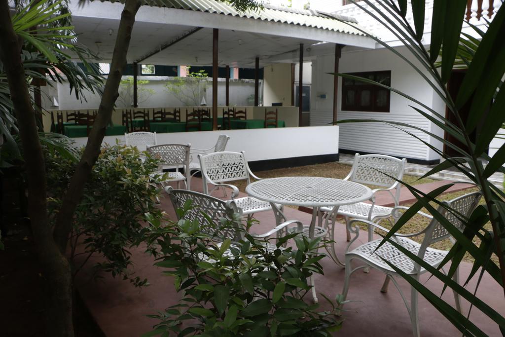 מלון אנוראדפורה French Garden Tourist Rest מראה חיצוני תמונה